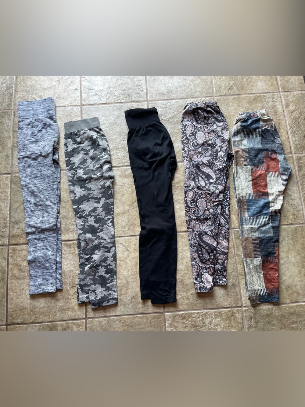5 pairs of women’s leggings size medium to large.